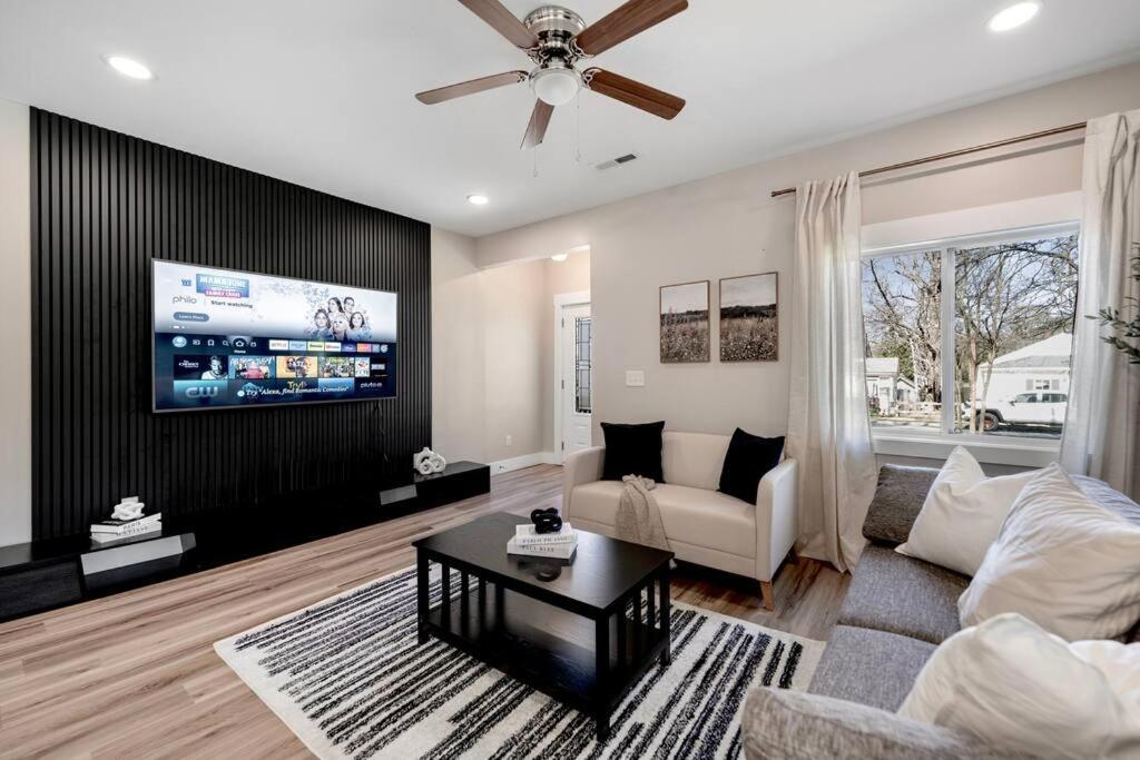 Brand New Cozy Modern Bungalow W/Hot Tub+Movieroom 7 Min From Uptown Charlotte Ngoại thất bức ảnh