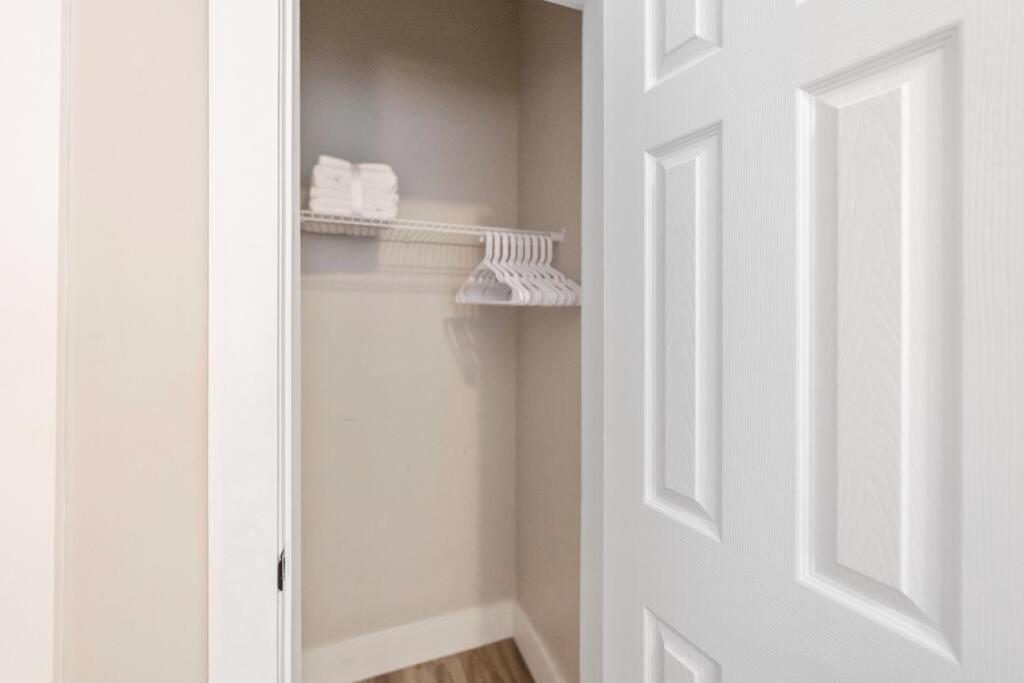 Brand New Cozy Modern Bungalow W/Hot Tub+Movieroom 7 Min From Uptown Charlotte Ngoại thất bức ảnh