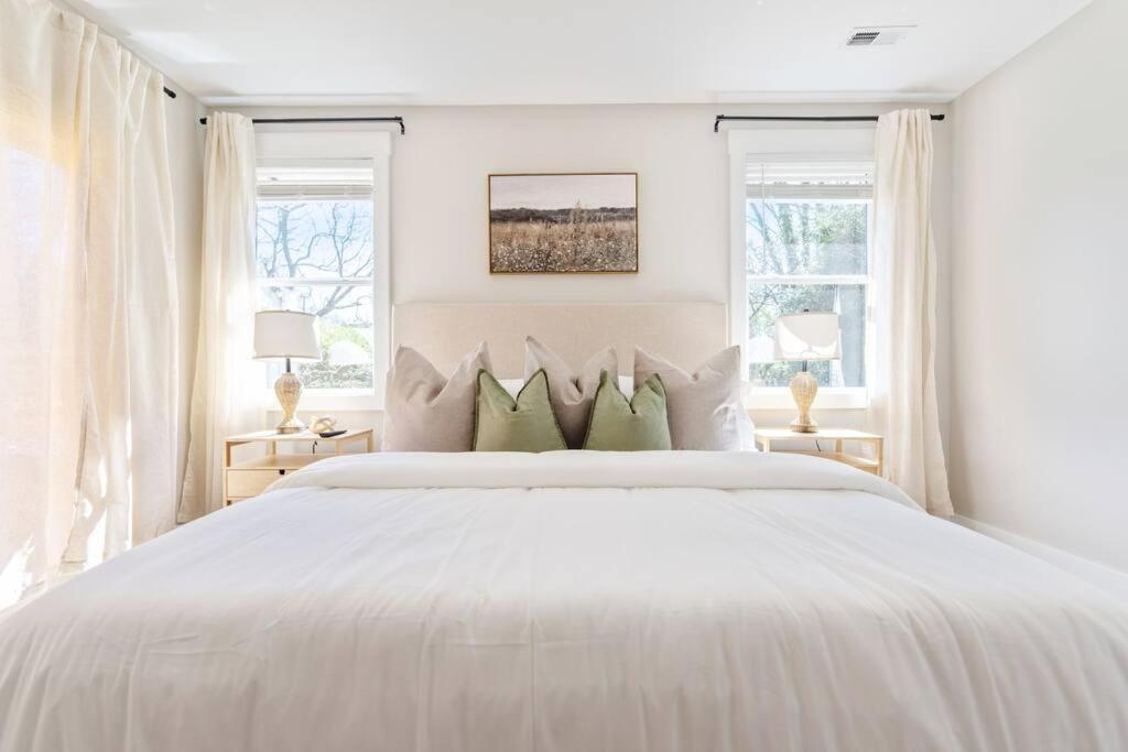 Brand New Cozy Modern Bungalow W/Hot Tub+Movieroom 7 Min From Uptown Charlotte Ngoại thất bức ảnh