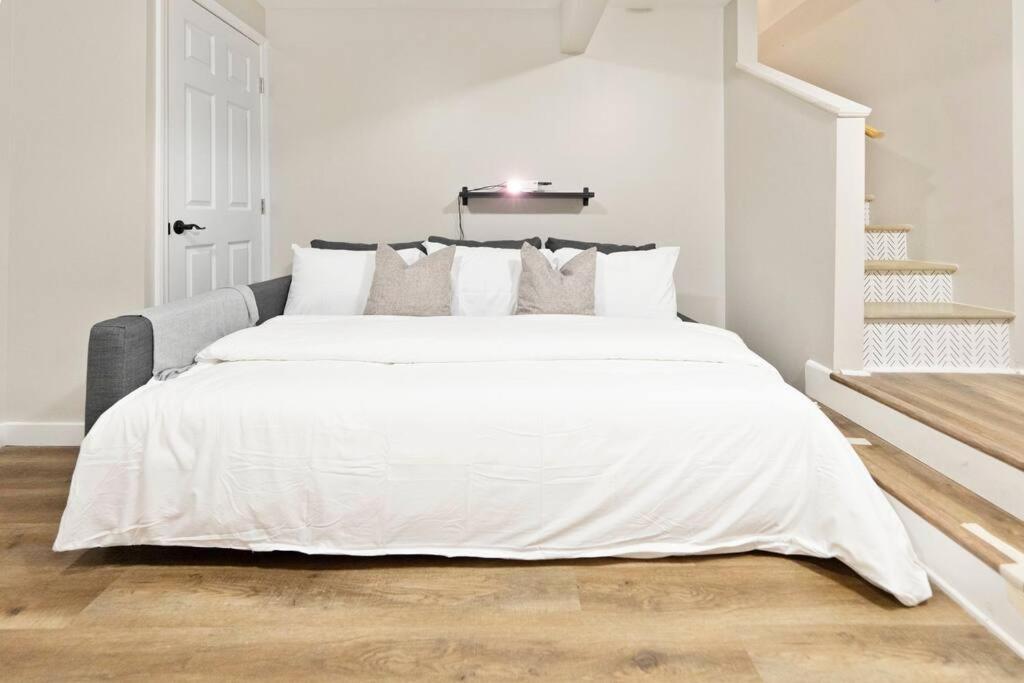 Brand New Cozy Modern Bungalow W/Hot Tub+Movieroom 7 Min From Uptown Charlotte Ngoại thất bức ảnh