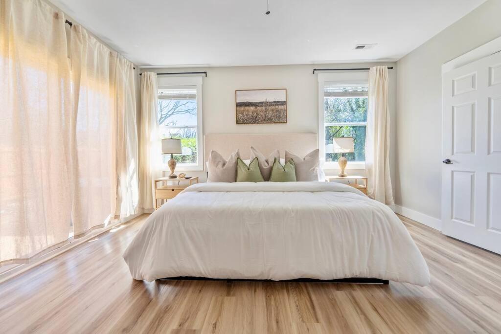 Brand New Cozy Modern Bungalow W/Hot Tub+Movieroom 7 Min From Uptown Charlotte Ngoại thất bức ảnh