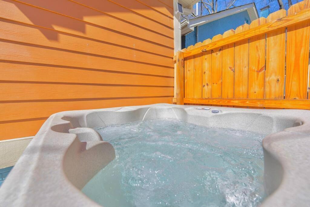 Brand New Cozy Modern Bungalow W/Hot Tub+Movieroom 7 Min From Uptown Charlotte Ngoại thất bức ảnh