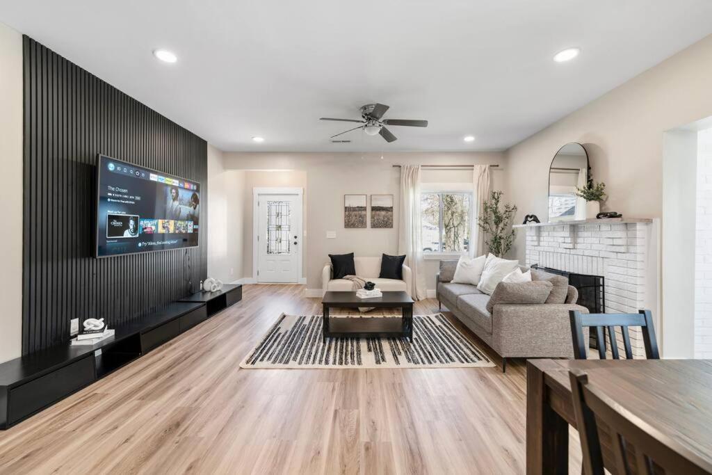Brand New Cozy Modern Bungalow W/Hot Tub+Movieroom 7 Min From Uptown Charlotte Ngoại thất bức ảnh