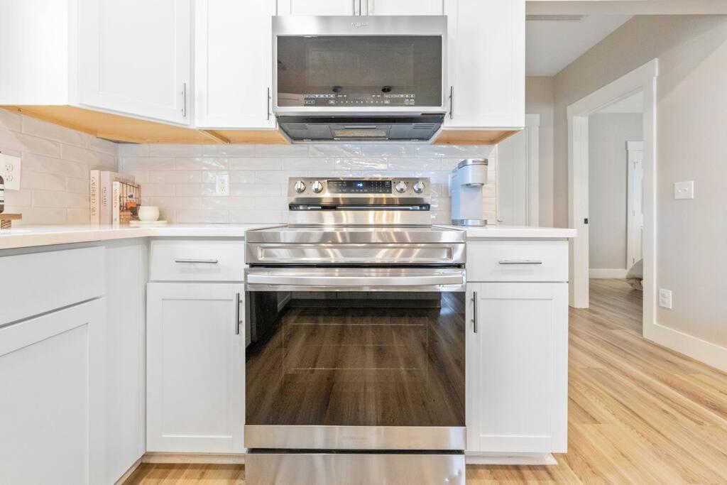Brand New Cozy Modern Bungalow W/Hot Tub+Movieroom 7 Min From Uptown Charlotte Ngoại thất bức ảnh