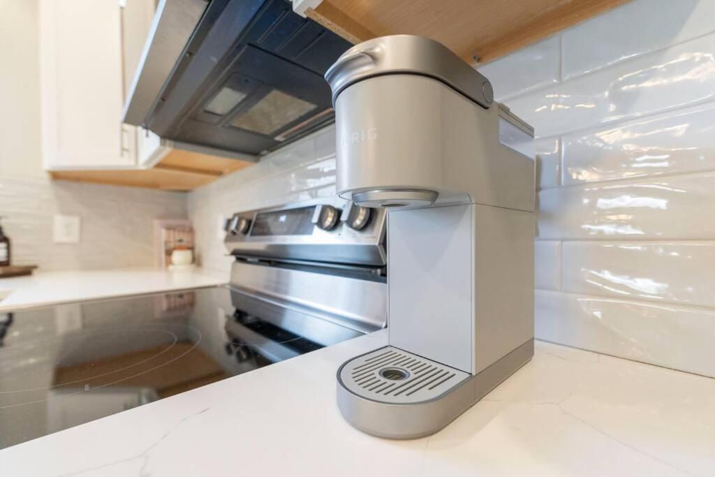 Brand New Cozy Modern Bungalow W/Hot Tub+Movieroom 7 Min From Uptown Charlotte Ngoại thất bức ảnh