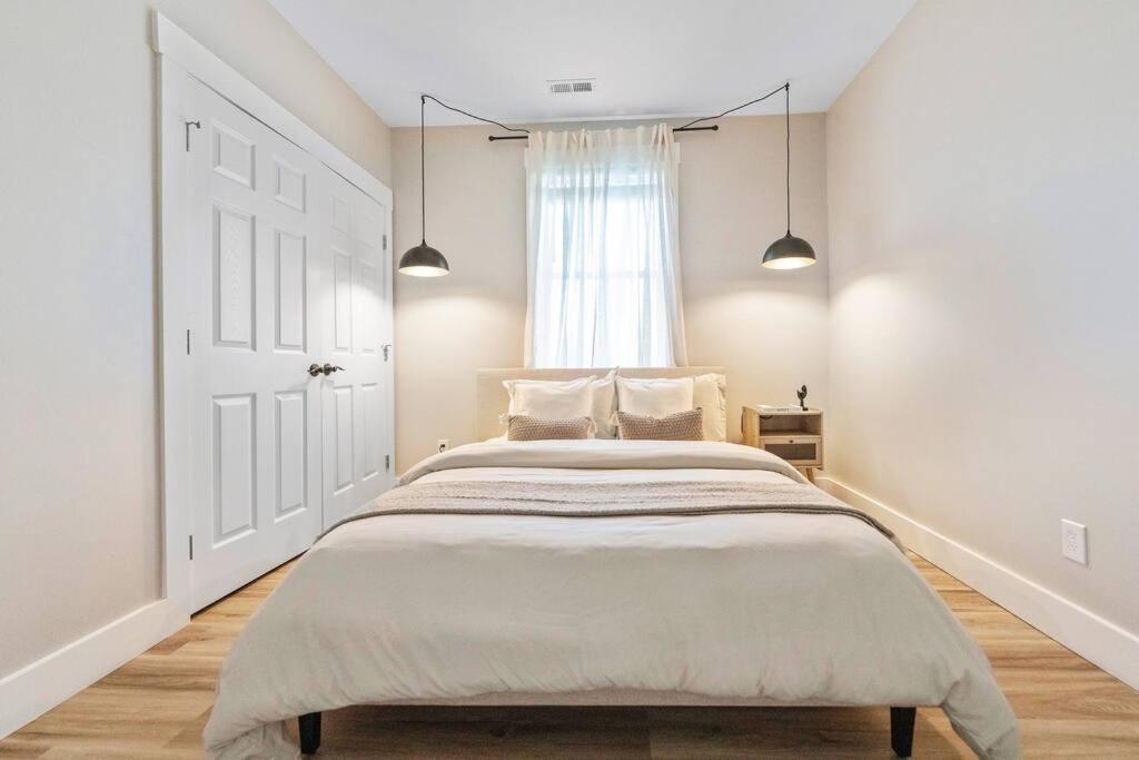 Brand New Cozy Modern Bungalow W/Hot Tub+Movieroom 7 Min From Uptown Charlotte Ngoại thất bức ảnh