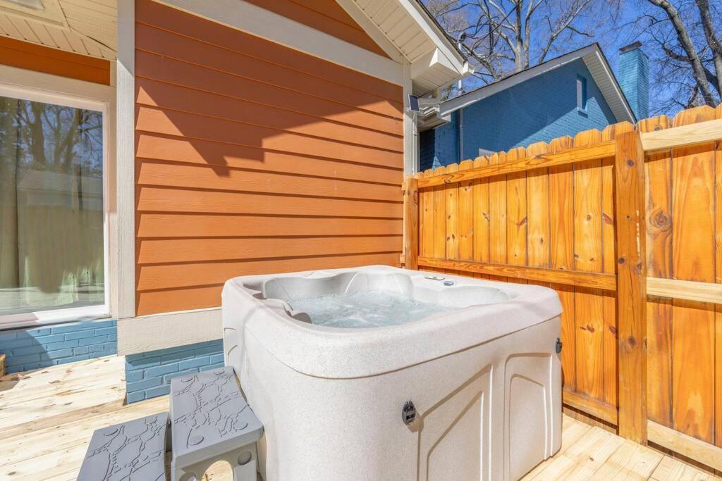 Brand New Cozy Modern Bungalow W/Hot Tub+Movieroom 7 Min From Uptown Charlotte Ngoại thất bức ảnh
