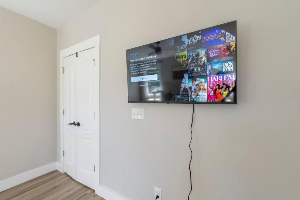 Brand New Cozy Modern Bungalow W/Hot Tub+Movieroom 7 Min From Uptown Charlotte Ngoại thất bức ảnh