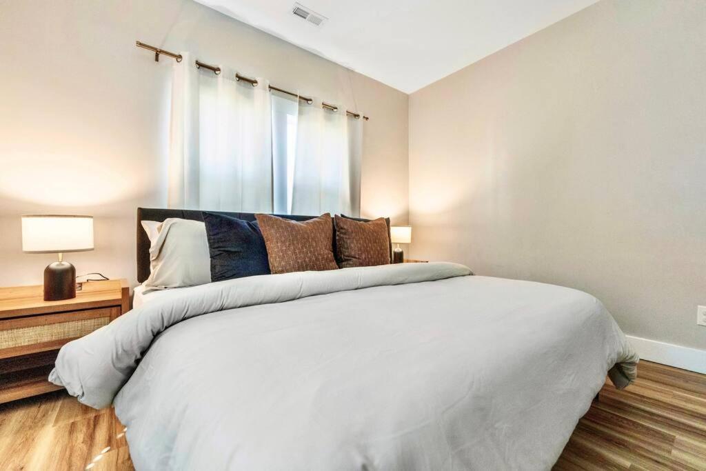 Brand New Cozy Modern Bungalow W/Hot Tub+Movieroom 7 Min From Uptown Charlotte Ngoại thất bức ảnh