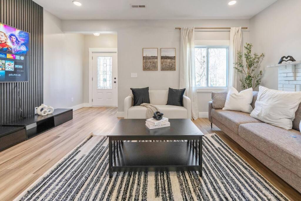 Brand New Cozy Modern Bungalow W/Hot Tub+Movieroom 7 Min From Uptown Charlotte Ngoại thất bức ảnh